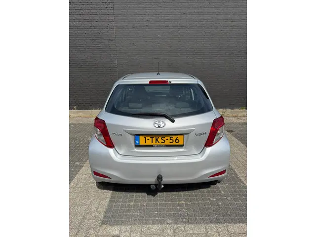 Toyota Yaris 1.0 Vvt-i 5-DRS 2014 Grijs 2014 Benzine 8