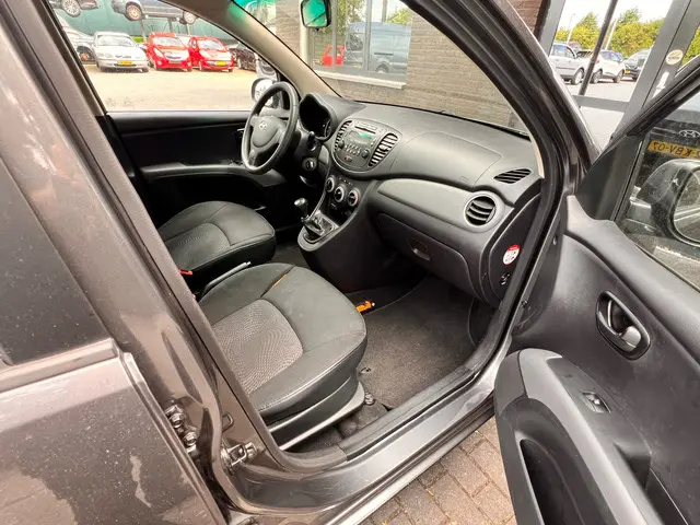 Hyundai i10 1.0 Black pack 2013 Benzine 23