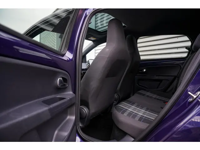 Volkswagen up! 1.0 high up! 2015 Benzine 10