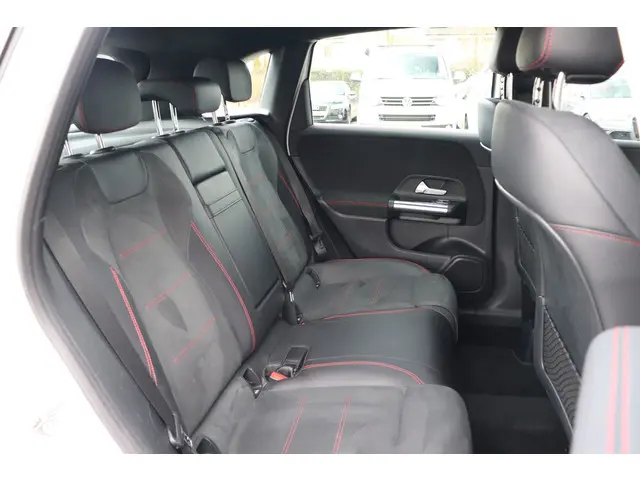 Mercedes-Benz B-Klasse 180 AMG 2019 Benzine 5