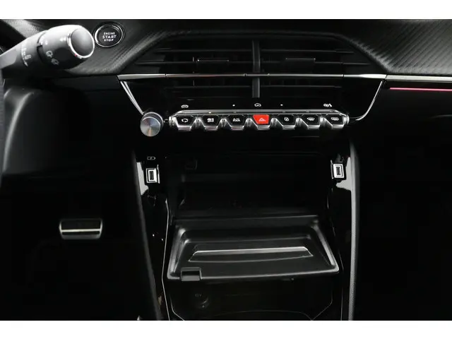 Peugeot 2008 1.2 Hybrid 136 GT 2024 Hybride Benzine 28