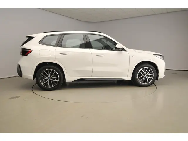 BMW X1 sDrive18i 2024 Benzine 4
