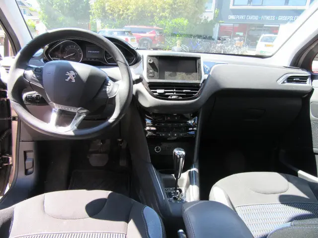 Peugeot 208 1.6 VTi Allure Rosé goud 2013 Benzine 12