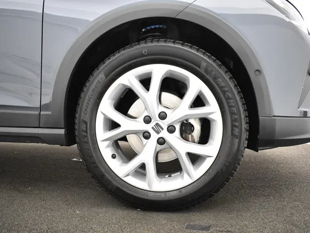 SEAT Arona 1.0 TSI 110pk FR 2021 Benzine 4