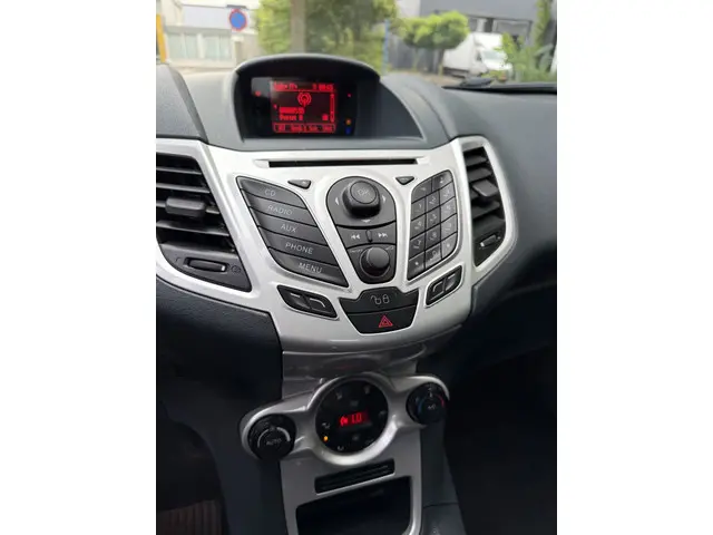 Ford Fiesta 1.25 Titanium 2012 Benzine 16