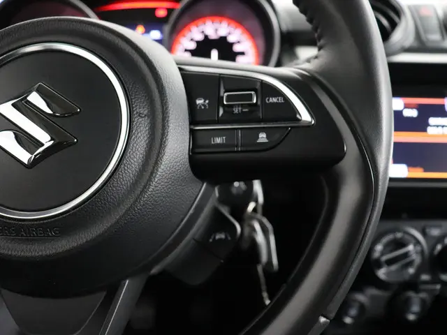 Suzuki Swift 1.2 Select Smart Hybrid 2024 Benzine 24