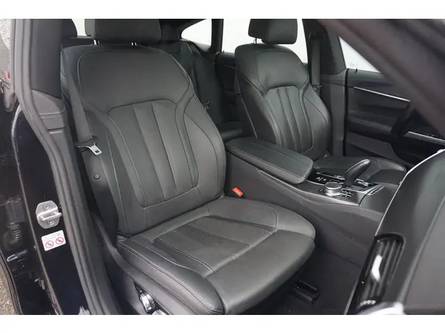 BMW 6 Serie Gran Turismo 640i 2022 Benzine 8