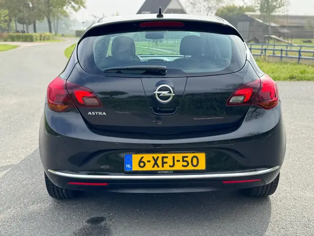Opel Astra 1.4 Cosmo 1/2leer Nap Camera 2014 Benzine 4