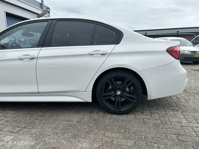 BMW 3 Serie 318i M Sport Edition 2018 Benzine 11