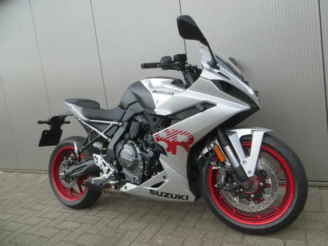 Suzuki GSX GSX-8R 2024 Benzine 3
