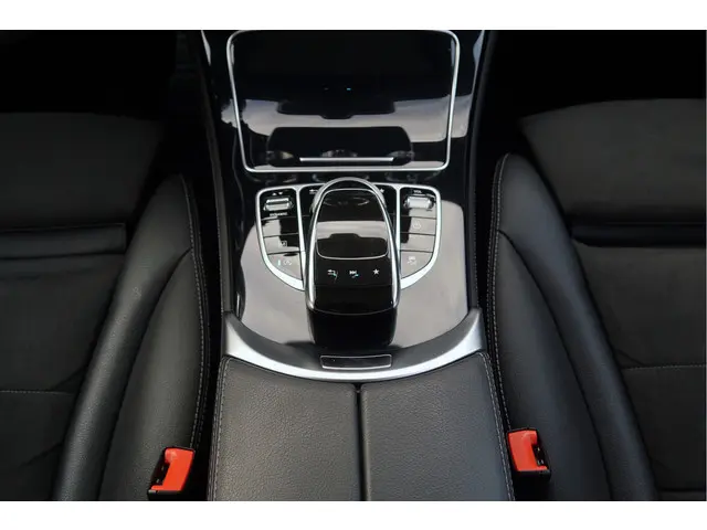 Mercedes-Benz GLC GLC 250 4M AMG Line Night 2019 Benzine 9