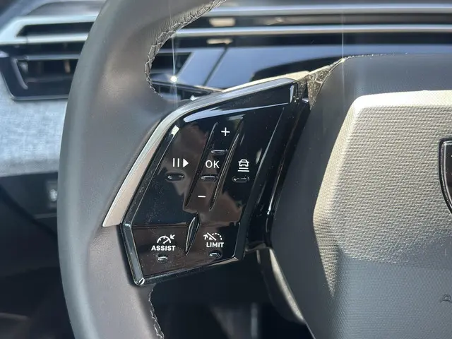 Peugeot 5008 1.2 Hybrid 145 Allure 2025 Hybride Benzine 30