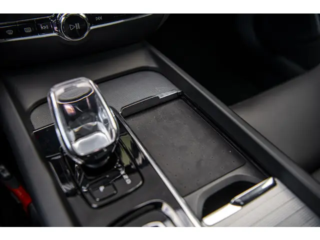 Volvo S60 2.0 B4 Ultimate Dark 2023 Benzine 45