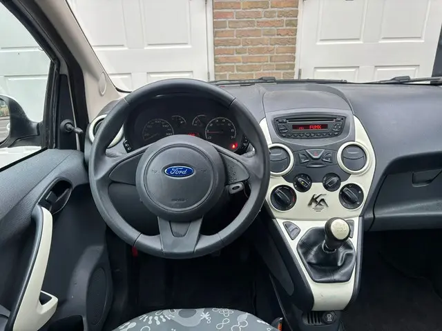 Ford Ka 1.2 Champions Edition start/stop 2013 Benzine 7