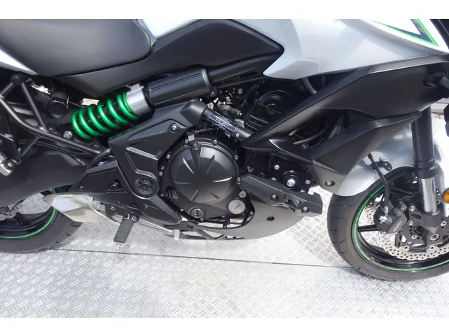 Kawasaki Versys 650 GRAND TOURER 2018 Benzine 9