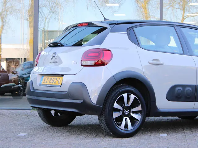 Citroën C3 1.2 PureTech Shine 2017 Benzine 11