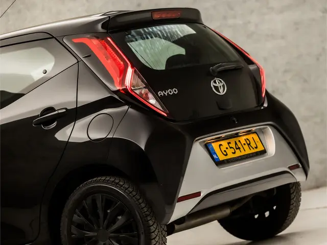 Toyota Aygo 1.0 VVT-i x-play limited 2019 Benzine 11