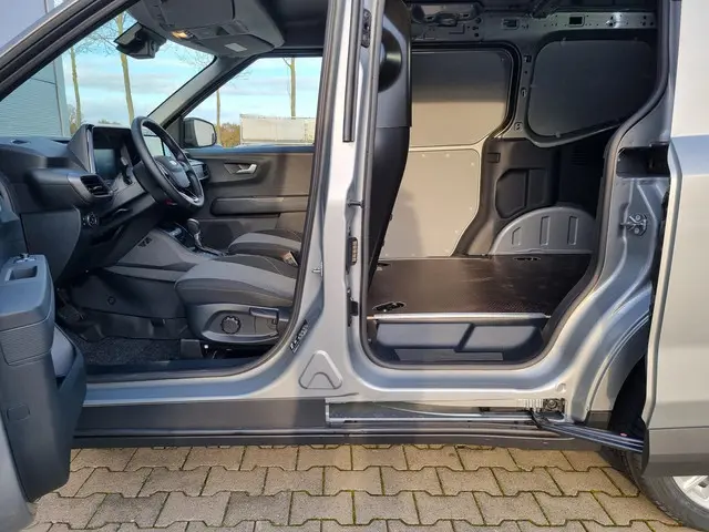 Ford Transit Courier 1.0 EcoBoost Limited 2024 Benzine 24