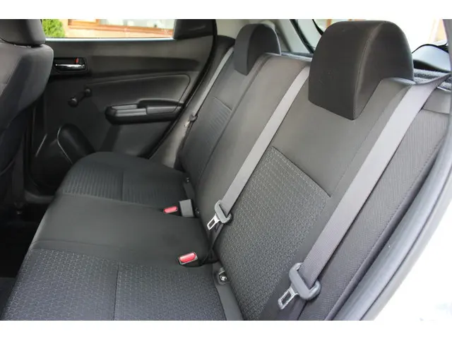 Suzuki Swift 1.2 Business Edition 2017 Benzine 13