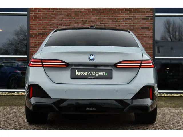 BMW 5 Serie 530e M-Sport 2024 Hybride Benzine 8