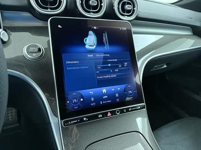 Mercedes-Benz C-Klasse 180 AMG Line 2024 Benzine 36