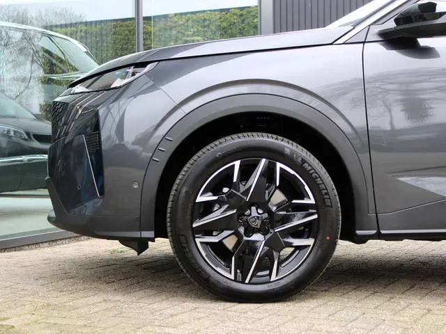 Peugeot 5008 1.2 Hybrid 136 Allure 2025 Hybride Benzine 10