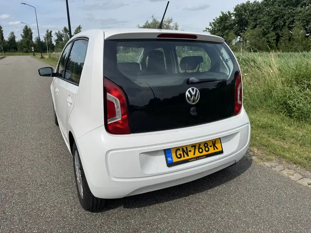 Volkswagen up! 1.0 move up! BlueMotion 2015 Benzine 8