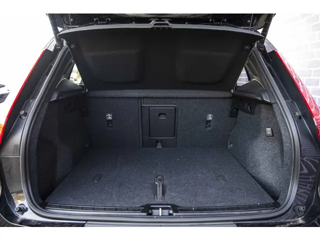 Volvo XC40 2.0 B3 Plus Black Edition 2025 Benzine 31