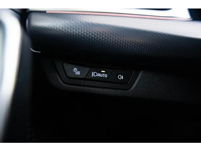 BMW X1 xDrive25e 2025 Hybride Benzine 28