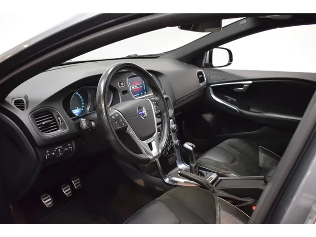 Volvo V40 T3 150pk R-Design 2015 Benzine 5