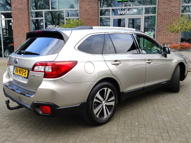 Subaru Outback 2.5i Premium 2018 Benzine 6