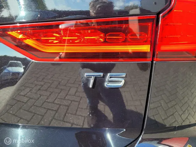 Volvo V60 2.0 T5 Momentum Pro 2019 Benzine 8