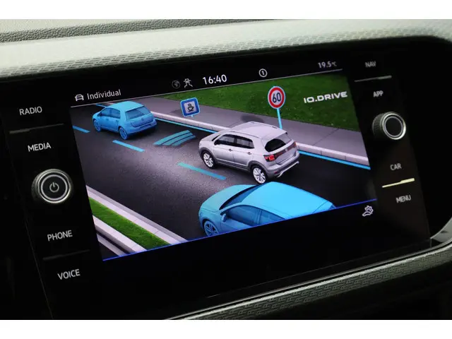 Volkswagen T-Cross 1.0 Tsi 110pk DSG R-Line 2022 Benzine 23