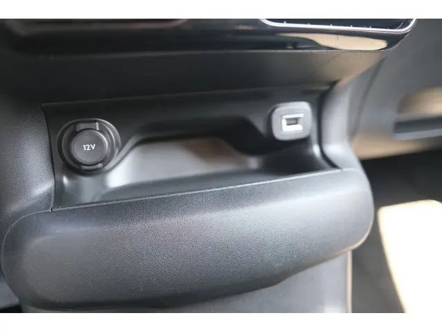 Citroën C4 Cactus 1.2 PureTech Shine 2017 Benzine 27