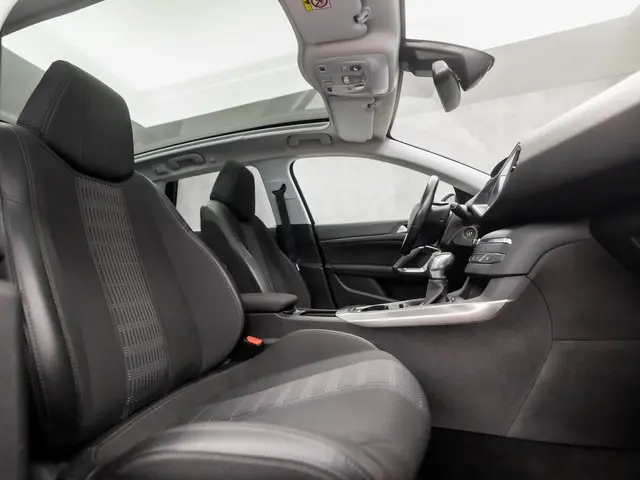 Peugeot 308 SW 1.2 PureTech Allure Sport 2017 Benzine 8