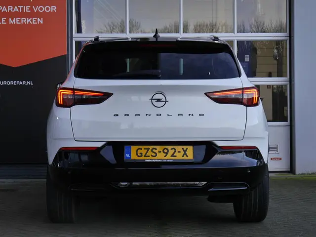 Opel Grandland 1.2 Turbo GS Black Pack 2024 Benzine 4