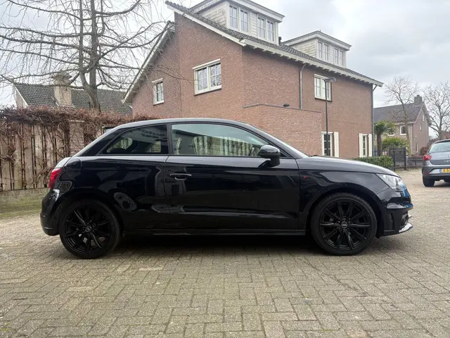 Audi A1 1.2 TFSI Admired 2013 Benzine 4