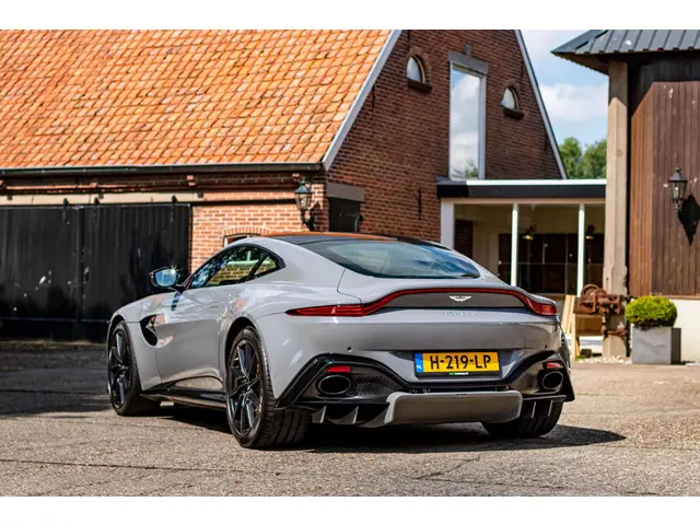 Aston Martin V8 Vantage 4.0 2018 Benzine 84