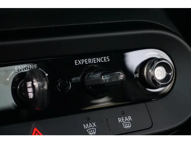 MINI 3-Deurs Cooper C 2025 Benzine 23