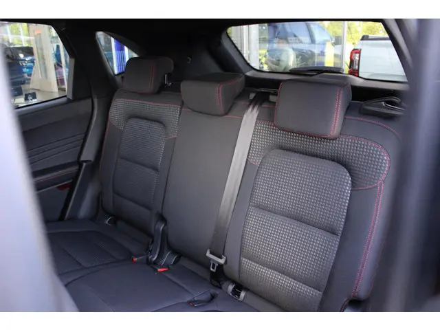 Ford Kuga 2.5 PHEV ST-Line 2024 Hybride Benzine 11