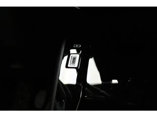 Peugeot 2008 1.2 PureTech 100 Allure 2024 Benzine 28