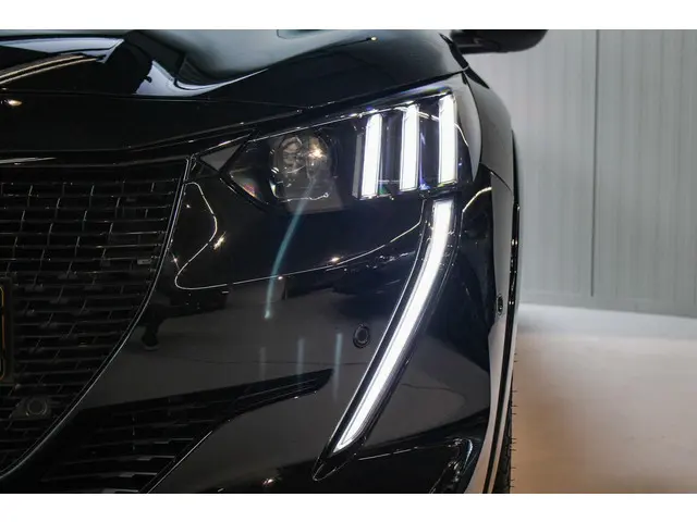 Peugeot e-208 EV GT Pack 50 kWh | PANO | 2022 Elektrisch 31