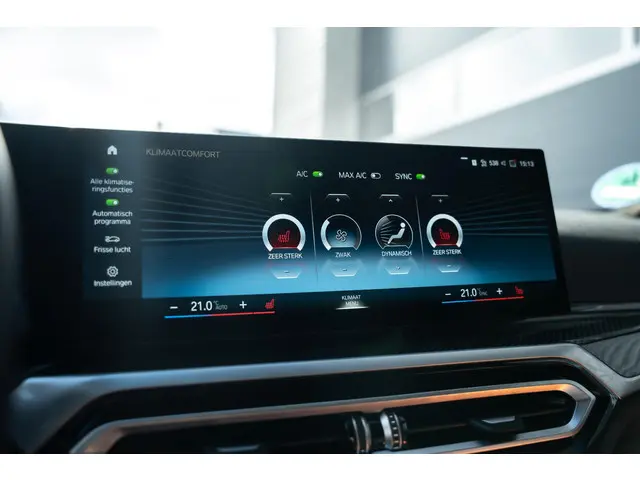 BMW 3 Serie Touring 320i High Executive 2023 Benzine 55