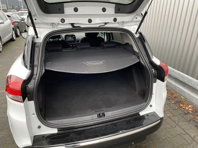 Renault Clio Estate 0.9 TCe Limited 2017 Benzine 14