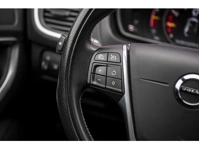 Volvo V40 1.5 T3 Polar+ Sport 2019 Benzine 24