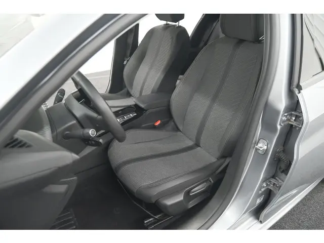 Peugeot 208 PureTech 100 Allure Pack 2023 Benzine 26