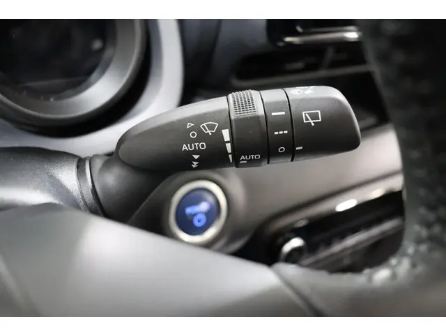 Toyota Yaris 1.5 Hybrid Dynamic, 2022 Hybride Benzine 14