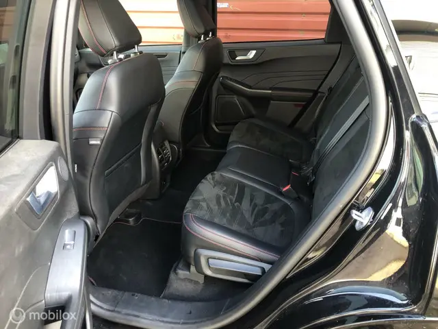 Ford Kuga 2.5 PHEV ST-Line 2023 Hybride Benzine 10
