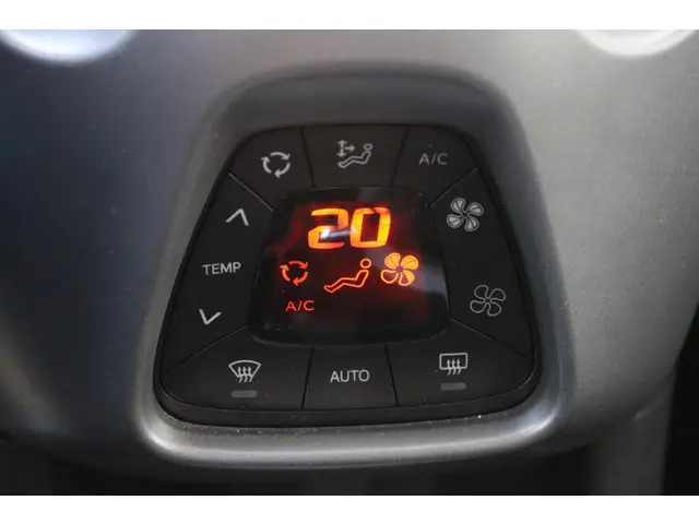 Toyota Aygo 1.0 VVT-i x-joy 2019 Benzine 12