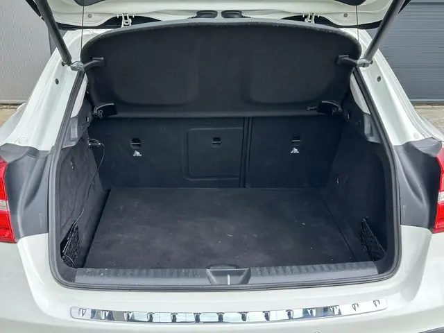 Mercedes-Benz GLA 180 Prestige 2016 Benzine 30